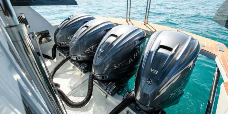 Vier Yamaha-Außenborder