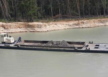 Klappschute im Betrieb