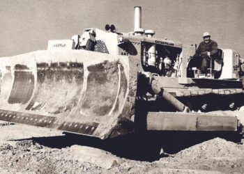 1954 produzierte Caterpillar mit dem Kettendozer Cat D9 den größten Bulldozer der Welt