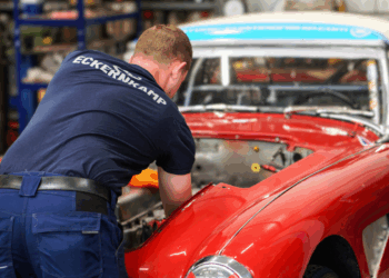 Arbeit an Oldtimer bei Motoren EckernKamp