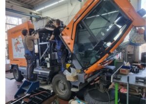 Kehrmaschine bei Motoren Henze