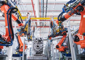 Produktion elektrischer Antriebe für den Mercedes-Benz GLC