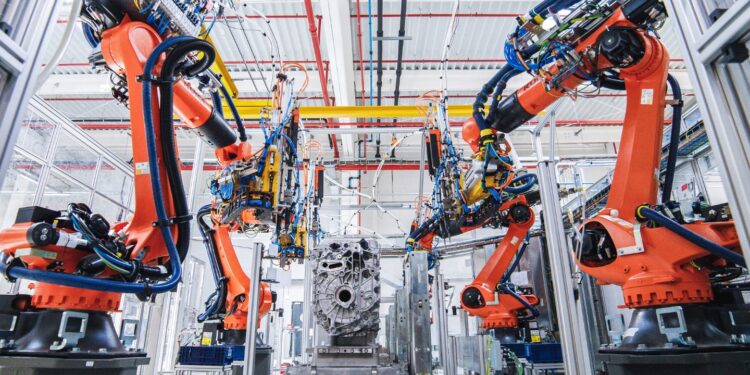 Produktion elektrischer Antriebe für den Mercedes-Benz GLC