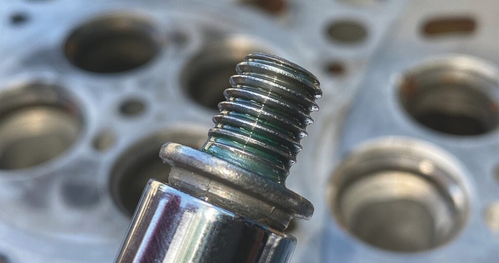 Elring Dichtmasse auf Ersatzteil