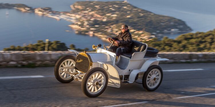 Erster Mercedes auf der Straße von Nizza nach La Turbie