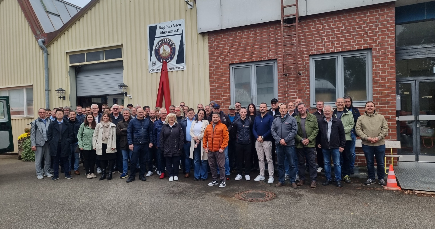 VMI Mitglieder vor Museum