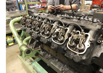 Arbeiten an V12 Motor