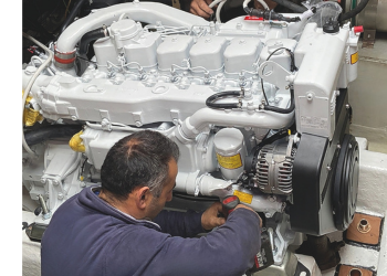 Arbeiter an FPT Motor