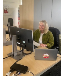 Elring Büro Mitarbeiterin Michaela